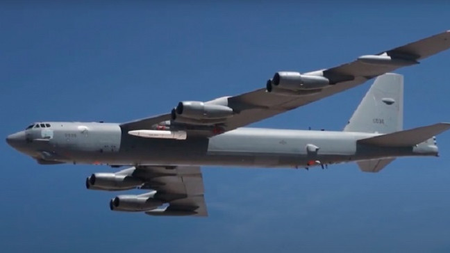 Два бомбардировача В 52 на американските военновъздушни сили ще прелетят