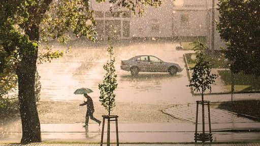 Как да действаме при гръмотевична буря