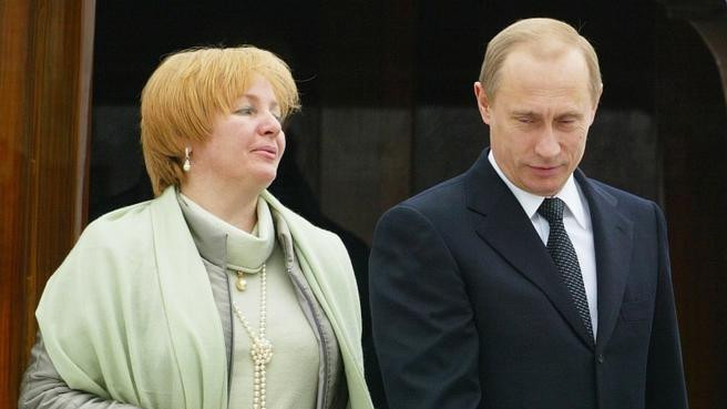 Путин хвърли милиарди за мълчанието на първата си жена (СНИМКИ, ВИДЕО)