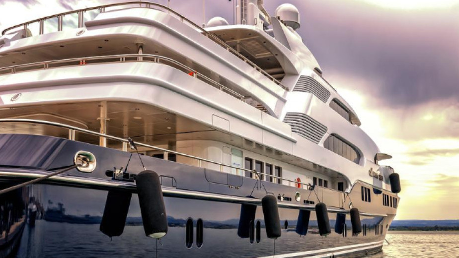 Конфискувана яхта на руски олигарх отива на търг за $75 милиона