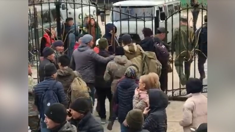 Започна се! Първи кадри от мобилизацията в Русия (ВИДЕО)