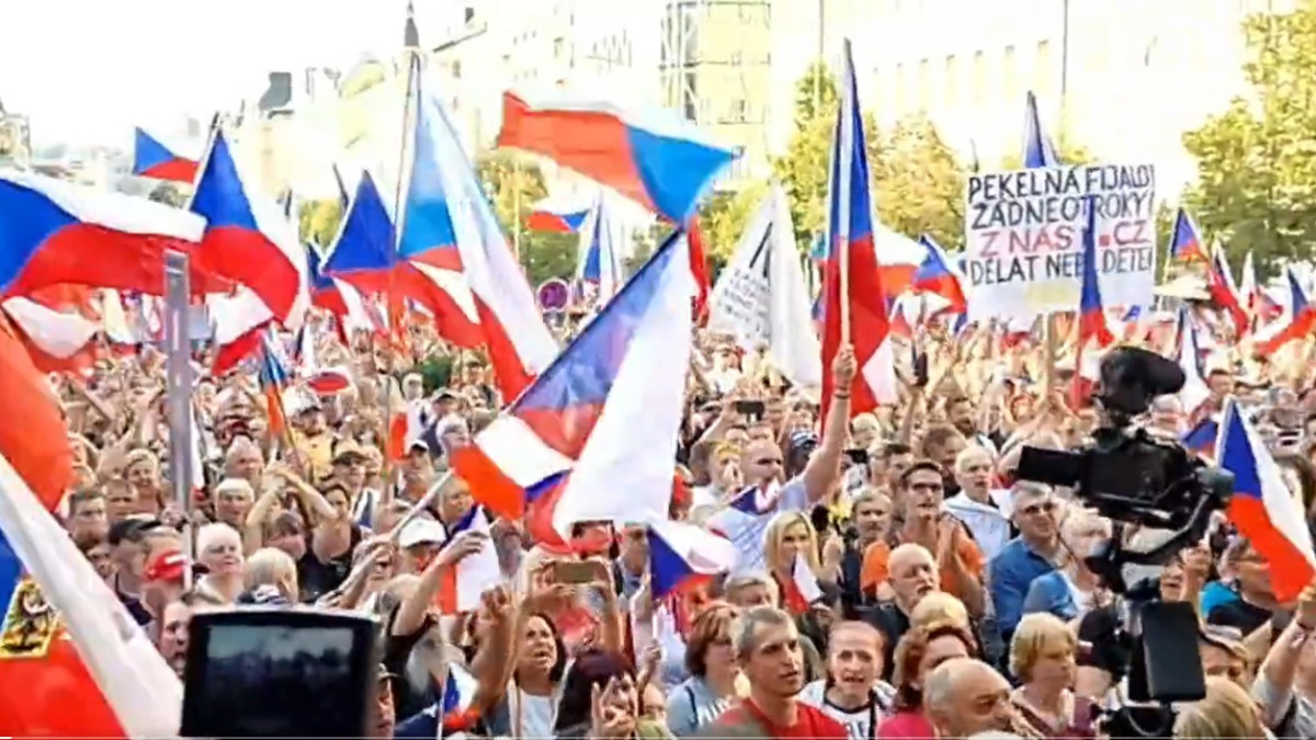 Невиждан протест в Прага срещу скъпия ток и газ