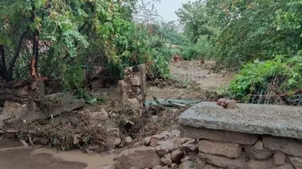 Край няма: Мародери безчинстват в наводнените села