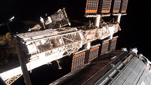 Международната космическа станция МКС e опасна и неподходяща за целите