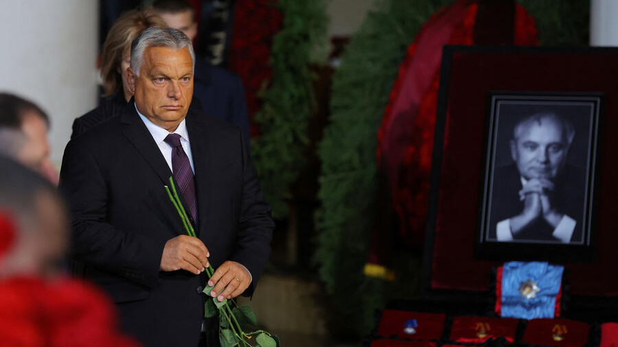 Орбан и много западни посланици се сбогуваха с Горбачов в Москва (ВИДЕО)
