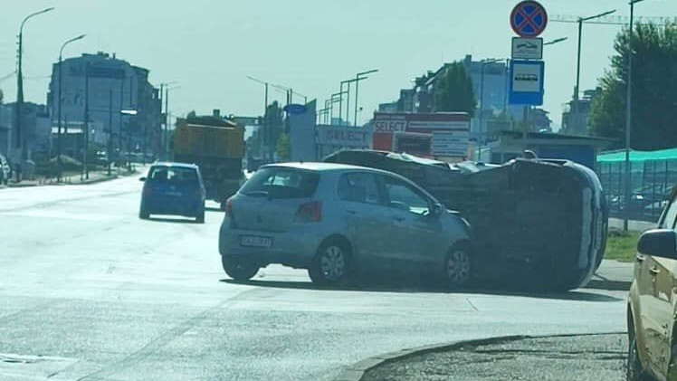 Тежка катастрофа между два автомобила е стана на столичния булевард