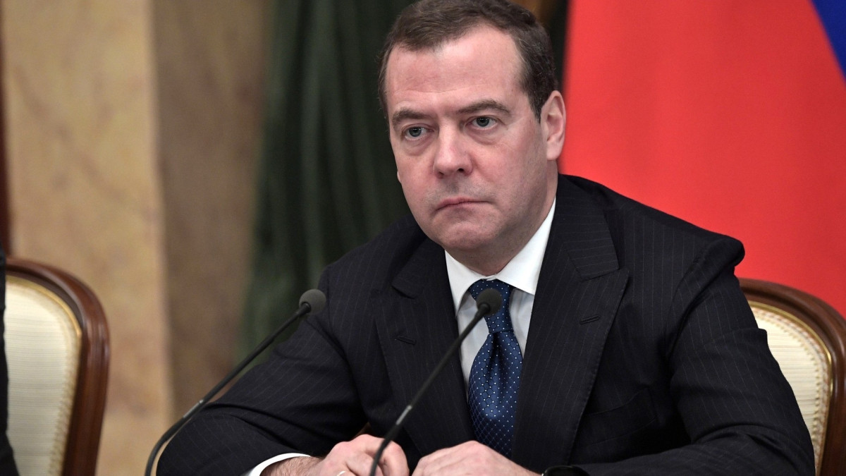Медведев за Запада: Ако тласне Русия към разпад, това ще е "шахматна партия със смъртта"