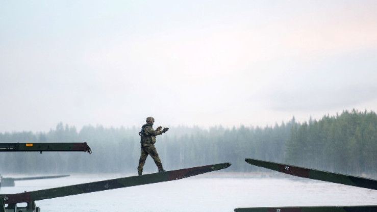 Норвегия член на НАТО която граничи с Русия в Арктика
