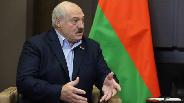 Лукашенко "мобилизира" деца на полето: "Това не е експлоатация, а физическа активност"