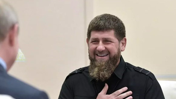 Чеченският лидер Рамзан Кадиров, съюзник на президента Владимир Путин, обяви днес, че