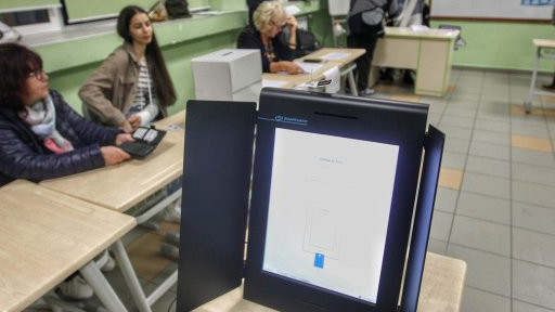 Арестите за купуване на вот продължават, син на кандидат за НС помагал на избиратели да гласуват