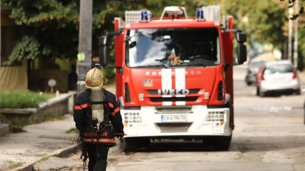 Пожар гори в кооперация в столичния квартал Лозенец съобщи БНР