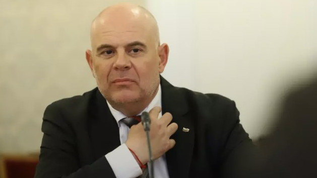 Главният прокурор Иван Гешев обяви че очаква оставката на прокурор