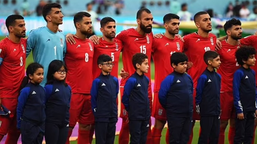 Играчите на Иран отказаха да пеят националния си химн докато