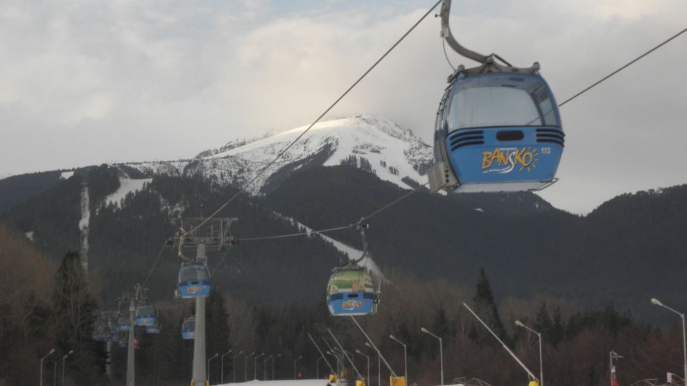 Снежна зима: Обявиха кога ще заработи кабинковият лифт в Банско