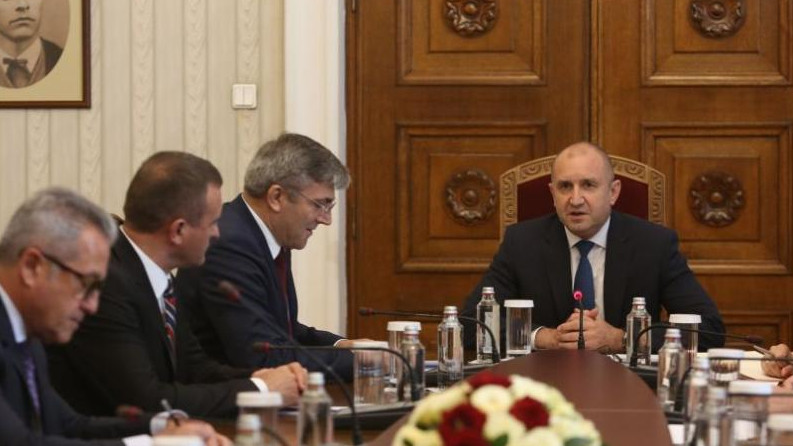 Президентът Румен Радев ще проведе консултации с представители на парламентарната