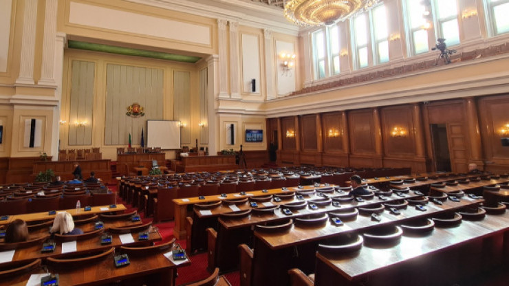 НА ЖИВО В парламентарния контрол са предвидени въпроси към 13 министри