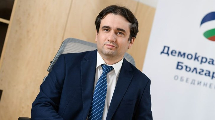 Депутатът от Демократична България Божидар Божанов е изпратил парламентарен въпрос