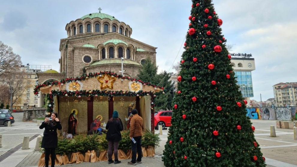Къщичка със сцената на Рождество Христово беше открита на столичния