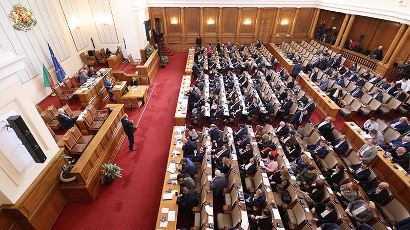 Тренд: Рекордно ниска оценка за работата на парламента, ГЕРБ лидер с 25,8%