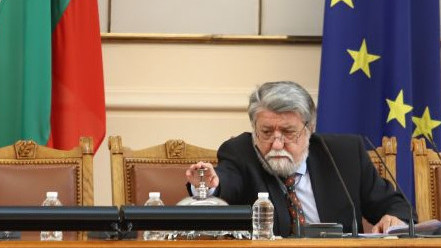 Рашидов се ядоса на депутатите: Ще ви прекъсна ваканцията и ще ядете сурови сарми