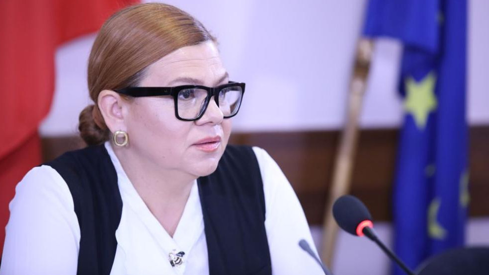 След гласуване на оставката ѝ: Председателката на СЕМ остава на поста