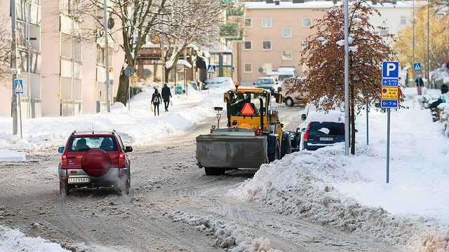 104 снегорина борят зимната обстановка в София