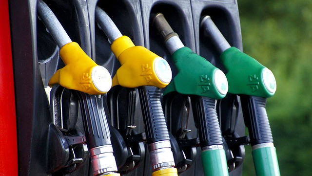 Цените на горивата вървят надолу, това каза Светослав Бенчев, председател