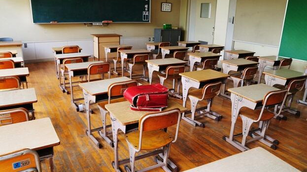 Учениците в Бургас се връщат в класните стаи!