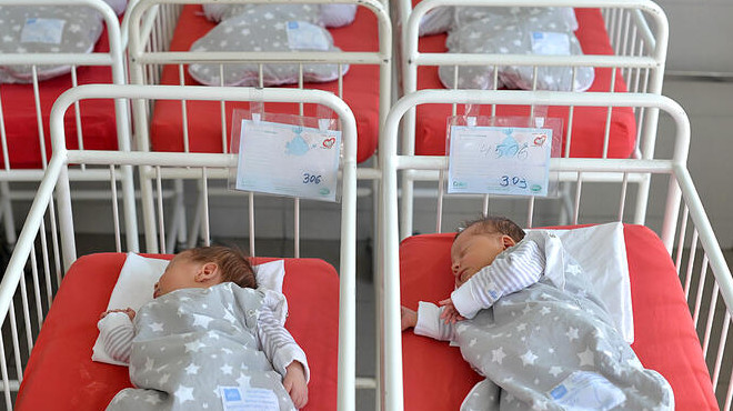 Болница "Шейново": Искът за обезщетението за разменените бебета отива в съда