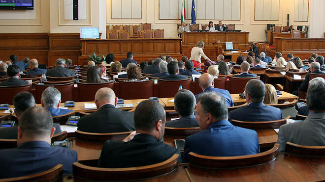 Депутатите се събраха на извънредно заседание днес В дневния ред