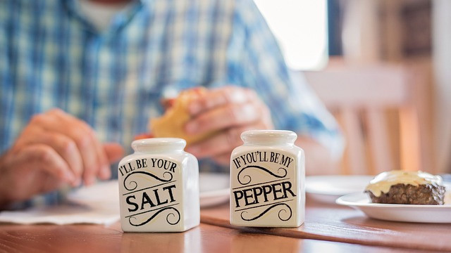 Солничките за сол и пипер винаги вървят ръка за ръка