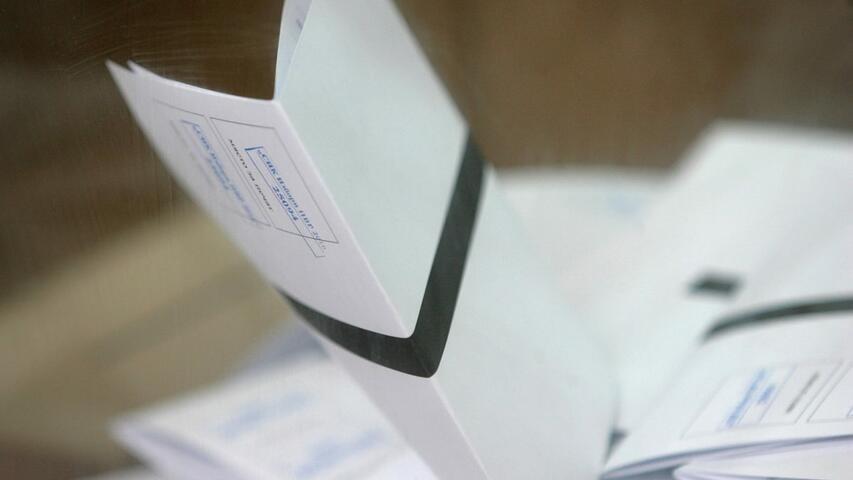 Централната избирателна комисия проведе успешно експерименти със защитена хартия за