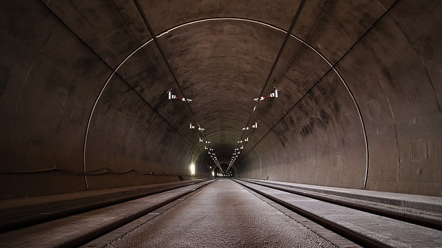 Тунелите у нас: Сигнали за липсващо осветление и прогнили кабели