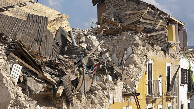 Най малко 42 310 души са загинали от двете силни земетресения