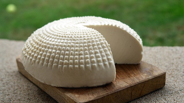 Колко струва реално 1 кг качествено сирене?