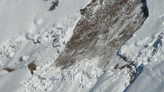 Изключително висока е лавинна опасност в планините, заради натрупаните снегове