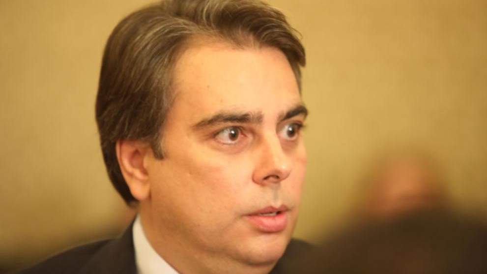 Съпредседателят на Продължаваме Промяната Асен Василев коментира че влизането на