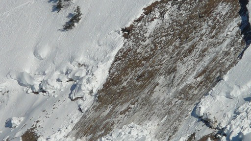 Има опасност от лавини в планините, предупреждават от ПСС