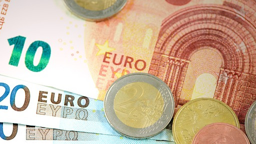 ЕК прогнозира силен ръст на заплатите в България