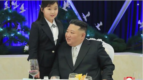 Севернокорейският лидер Ким Чен ун доведе дете за което се смята