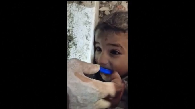 Чудо след 45 часа под руините: Малкият Мохамед спасен с усмивка на лице