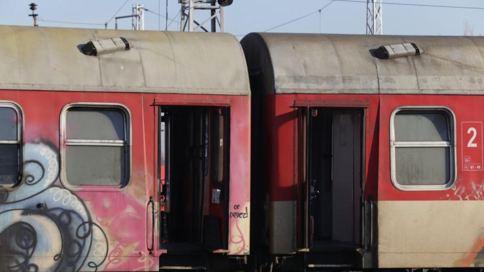 Инцидент с нощен влак на гара Повеляново, има пострадали