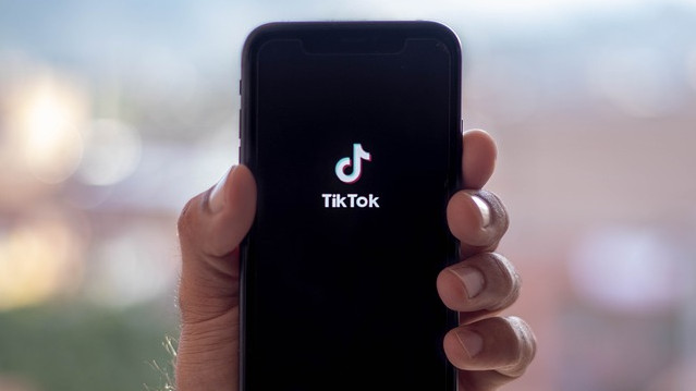 Видеоуслугата TikTok обяви че ще инвестира 1 2 млрд евро в
