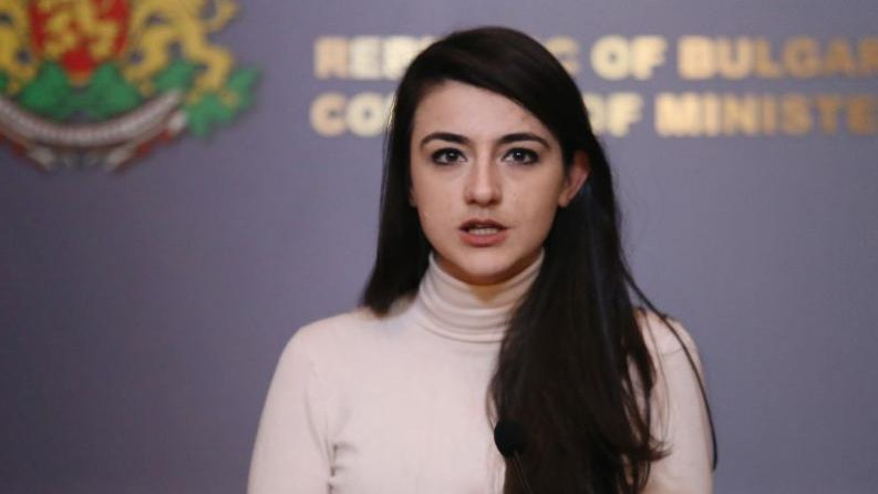 Въпреки отказа: Лена Бориславова ще трябва да се закълне като депутат