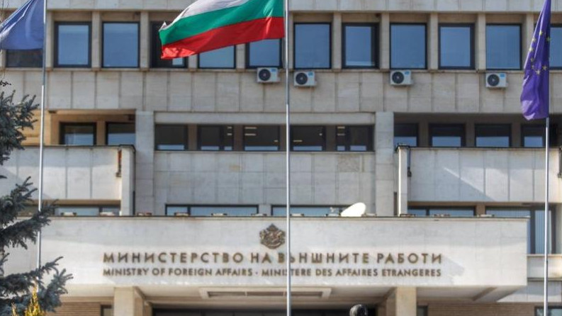 Външното ни министерство с важен апел към българите в чужбина