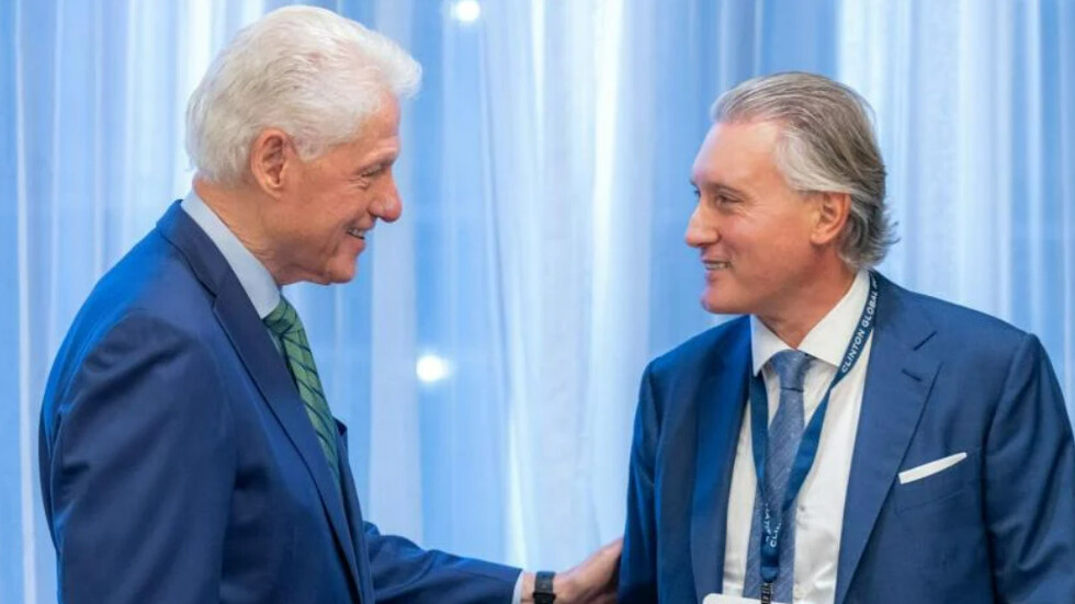 Бил Клинтън пристига в България