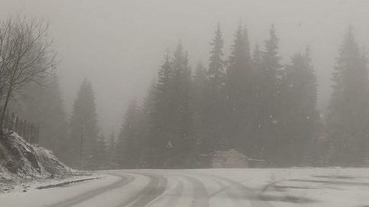 Зимата още е тук: Сняг вали на Превала и в Пампорово
