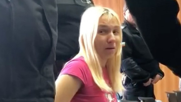 Емили Тротинетката иска да излезе от ареста