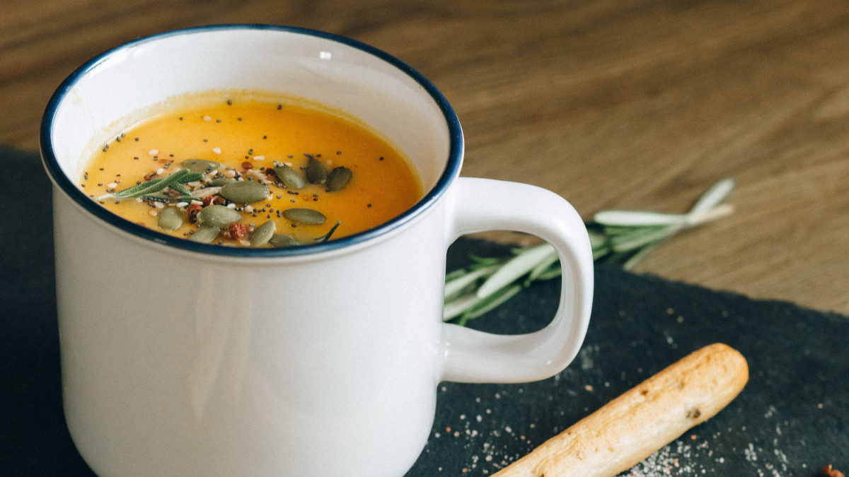 Свежест в чаша: Рецепта за пролетна крем супа със зеленчуци